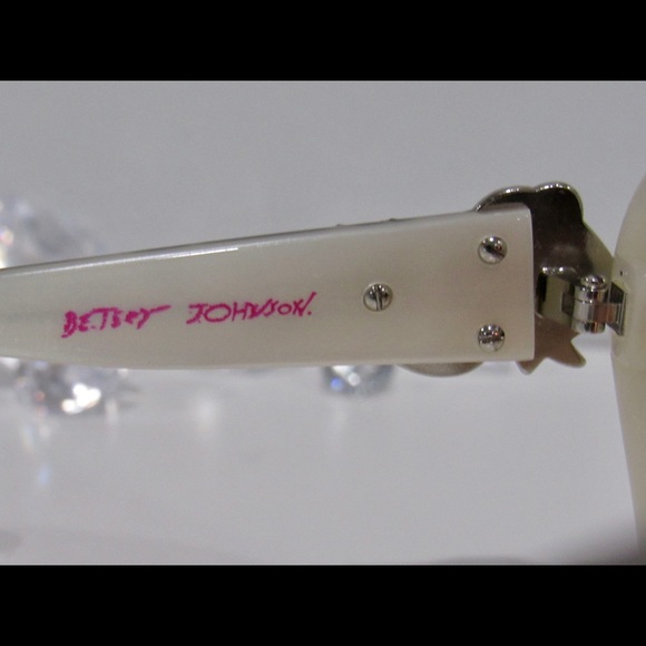 Betsey Johnson Sunglasses - Picture 5 of 7